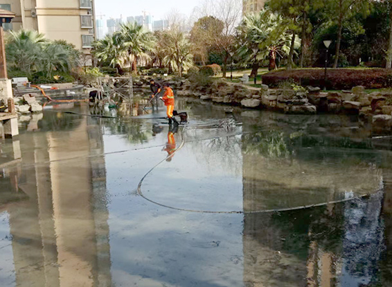 桥头镇景观池淤泥清理